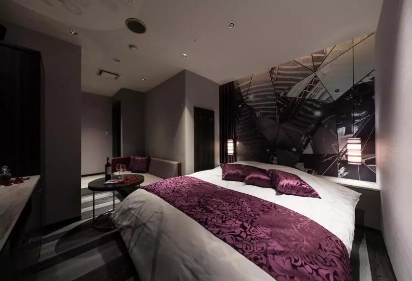 Hotelli Fine   Into The Premlum