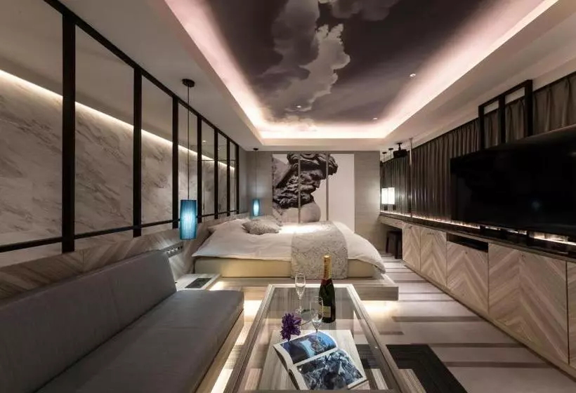 Hotelli Fine   Into The Premlum