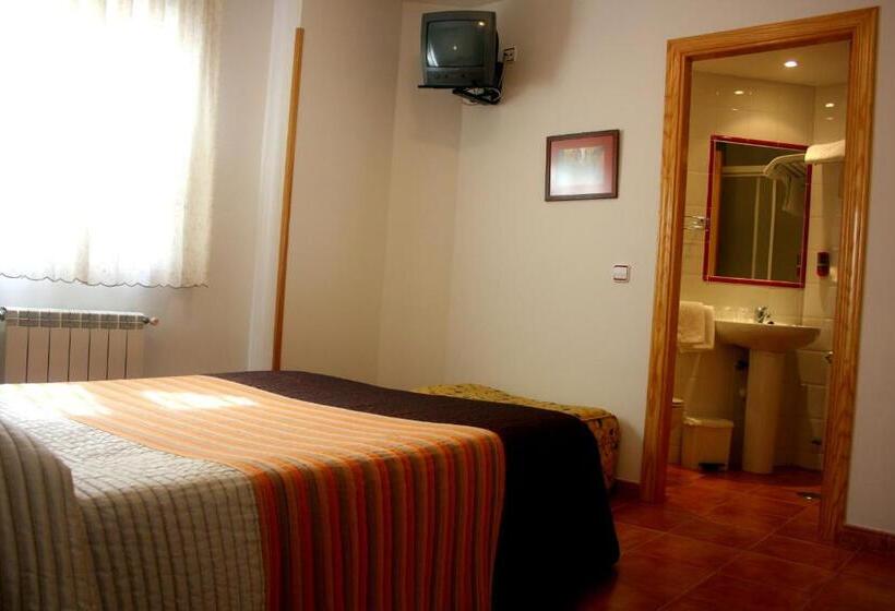 ペンション Hostal La Granja