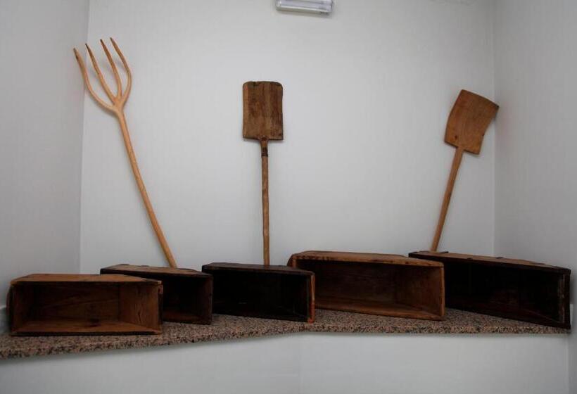 ペンション Hostal La Granja