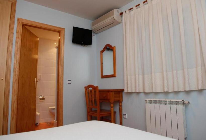 ペンション Hostal La Granja