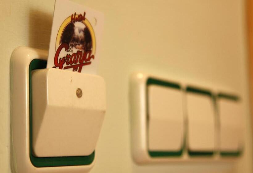 ペンション Hostal La Granja