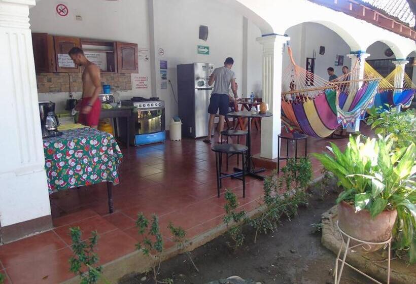 پانسیون Hostal El Jardin