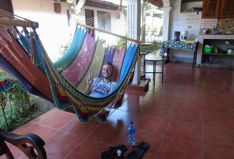 پانسیون Hostal El Jardin