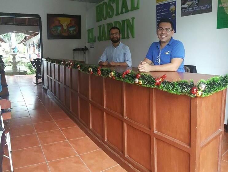 پانسیون Hostal El Jardin