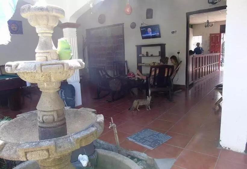 پانسیون Hostal El Jardin