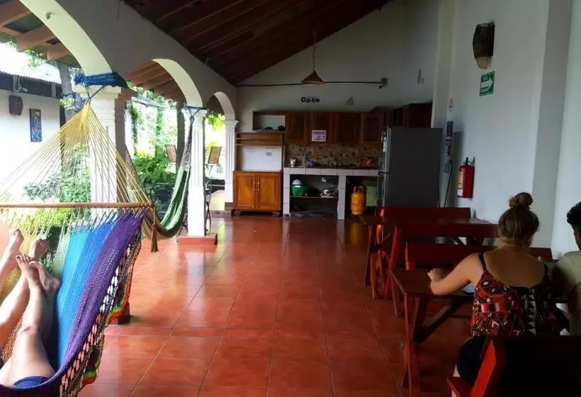 پانسیون Hostal El Jardin