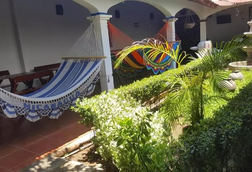 پانسیون Hostal El Jardin