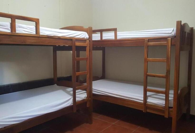 پانسیون Hostal El Jardin