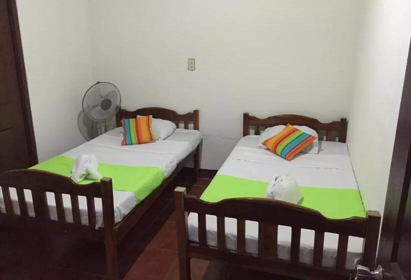 پانسیون Hostal El Jardin