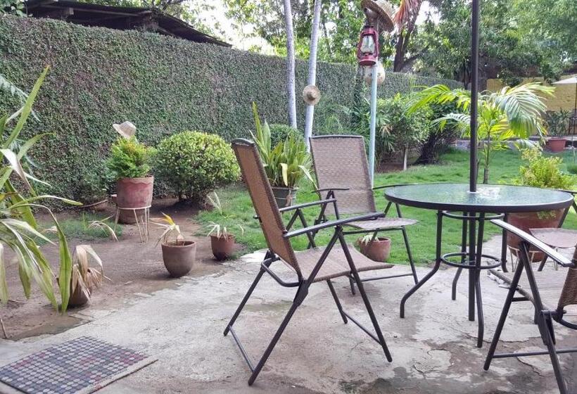 پانسیون Hostal El Jardin