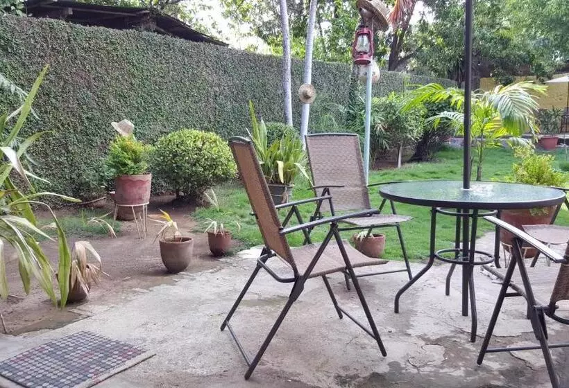 پانسیون Hostal El Jardin