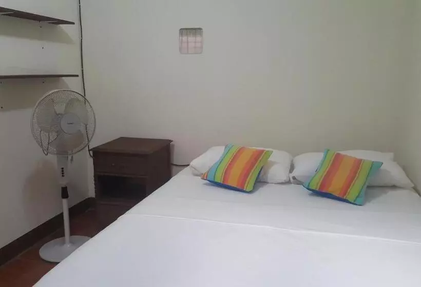 پانسیون Hostal El Jardin