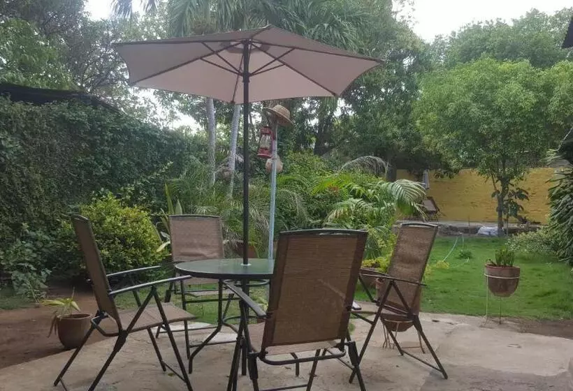 پانسیون Hostal El Jardin