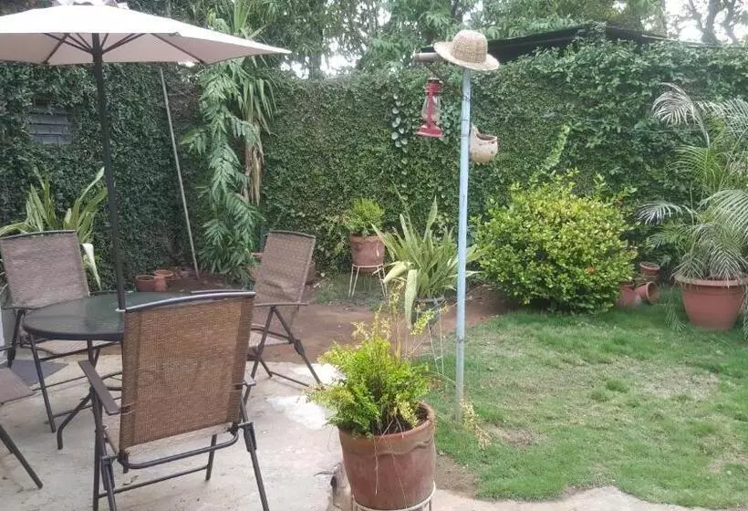 پانسیون Hostal El Jardin