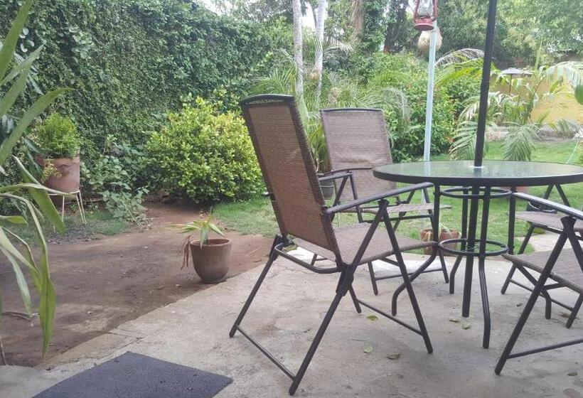 پانسیون Hostal El Jardin