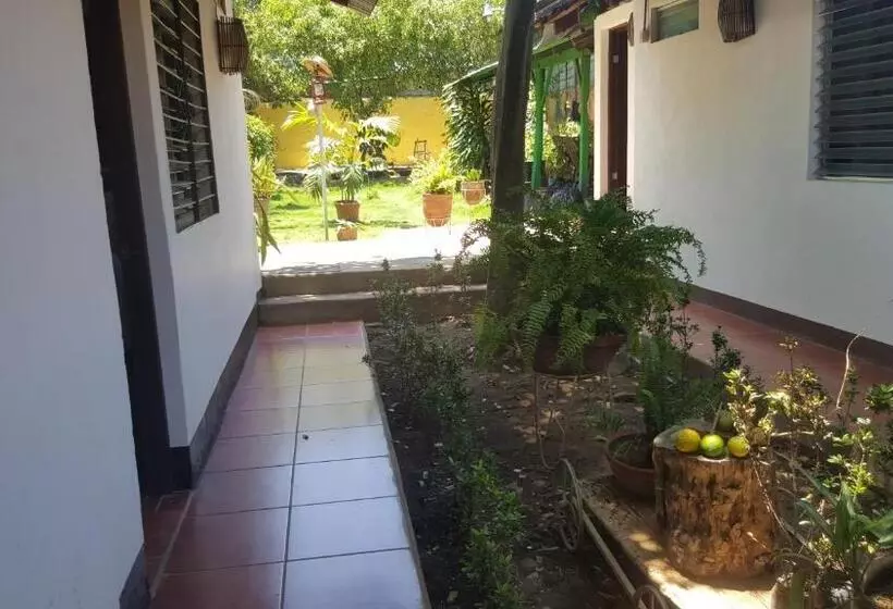 پانسیون Hostal El Jardin