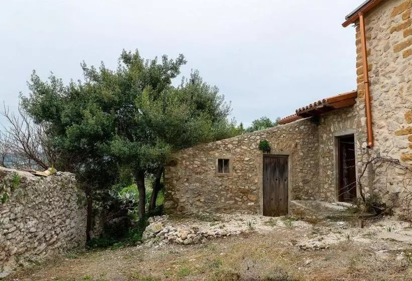 Retkeilymaja Roba Albanisi