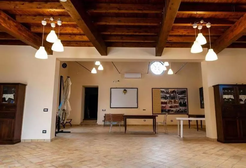 Retkeilymaja Roba Albanisi