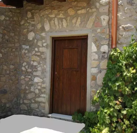 Retkeilymaja Roba Albanisi