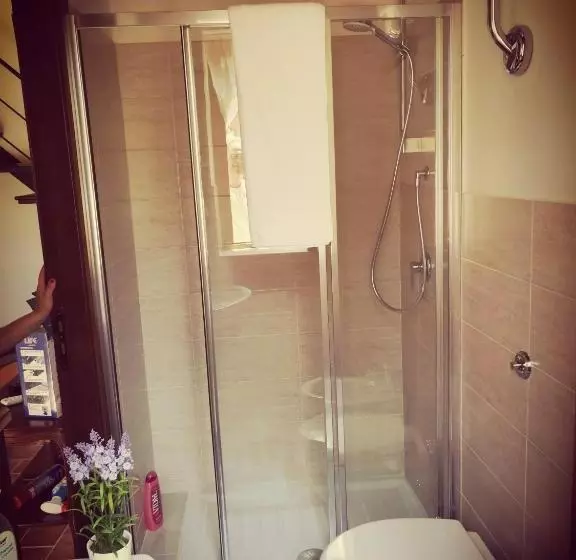 Retkeilymaja Roba Albanisi