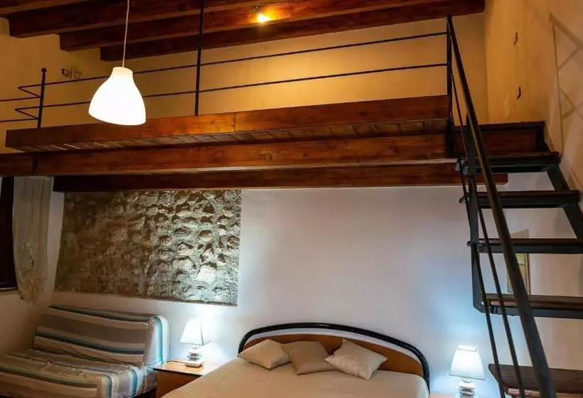 Retkeilymaja Roba Albanisi