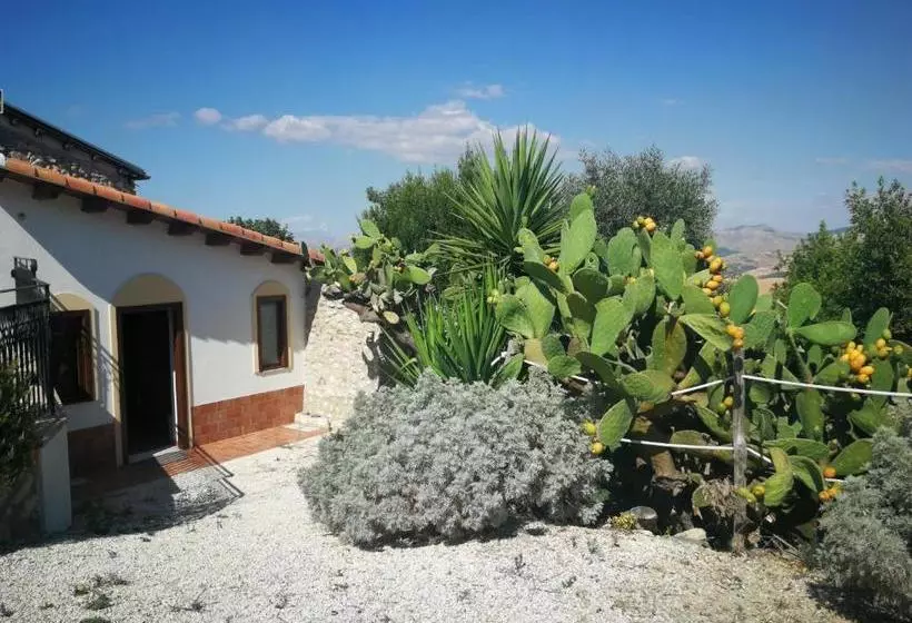 Retkeilymaja Roba Albanisi