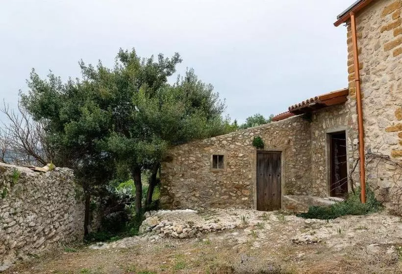 Retkeilymaja Roba Albanisi