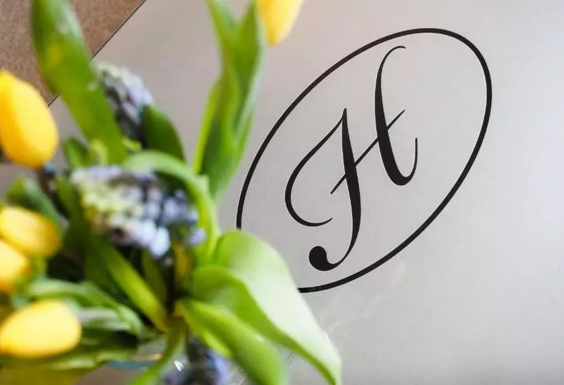 تختخواب و صبحانه The Horngarth