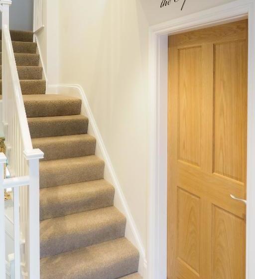 تختخواب و صبحانه The Horngarth