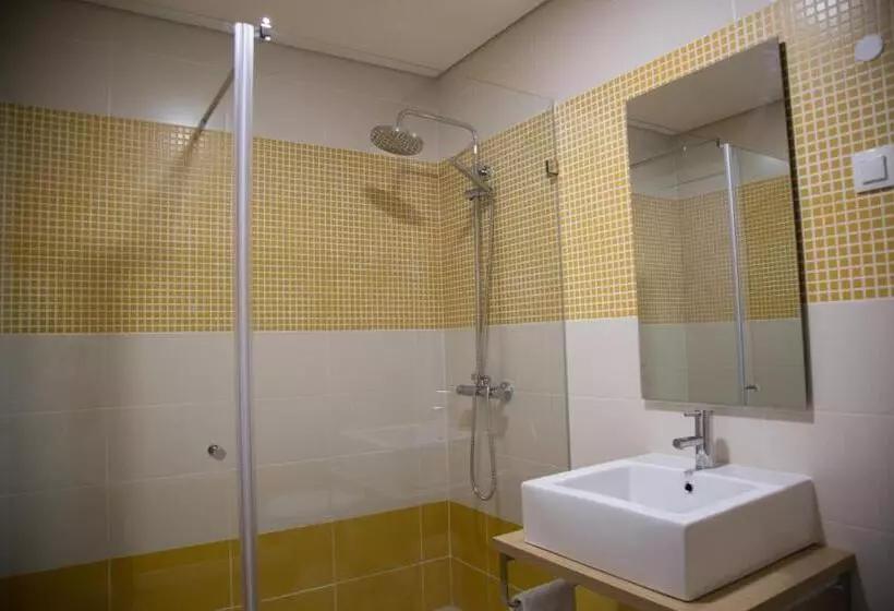 Pensão Tomas Guest House Ii