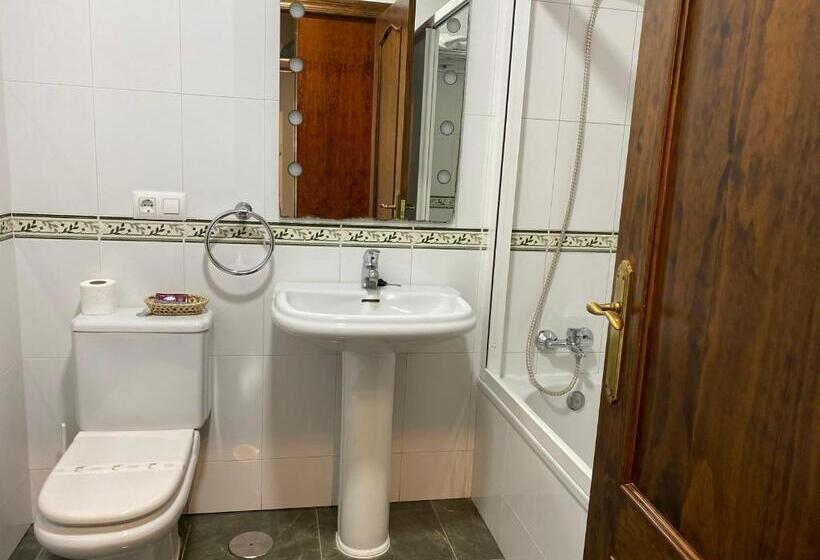 بنسيون Hostal Restaurante La Curva