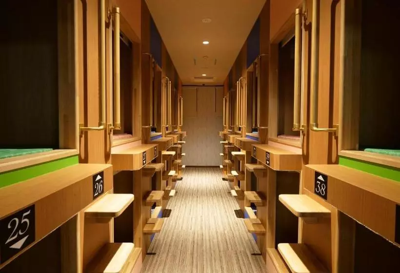カプセルホテル Sakaihama Rakuten Onsen Shofuku