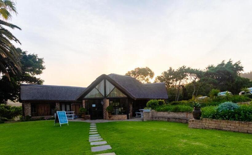 Pension Dutton's Cove Guest House