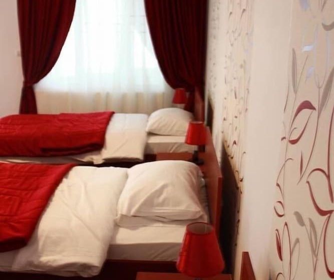 פנסיון Casa De Vis Pucioasa