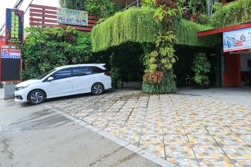 פנסיון Labuana Homestay & Cafe Garden