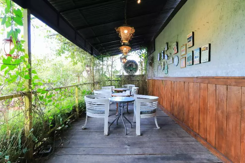 پانسیون Labuana Homestay & Cafe Garden