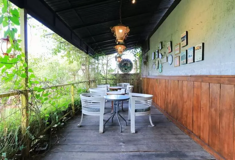 پانسیون Labuana Homestay & Cafe Garden