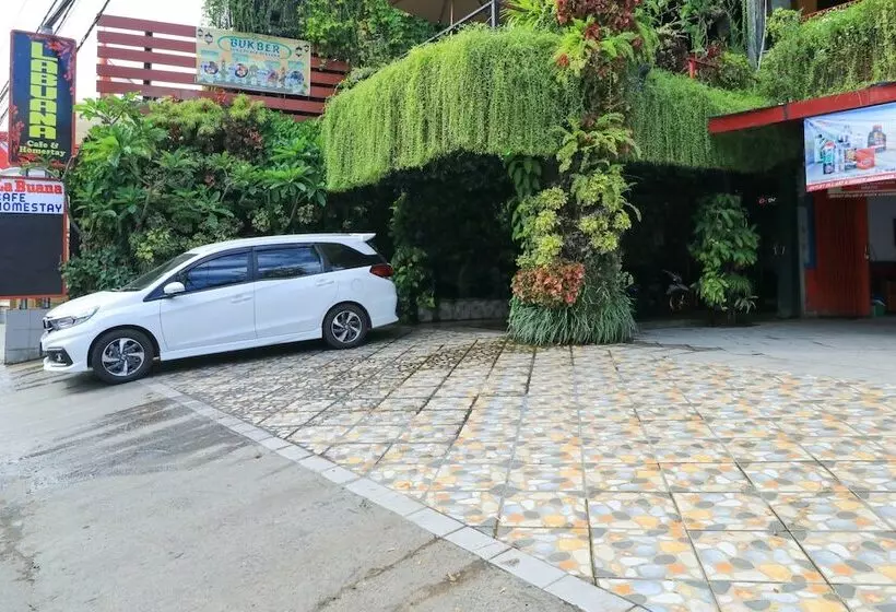 پانسیون Labuana Homestay & Cafe Garden