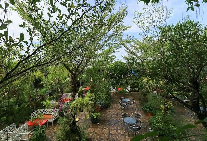 פנסיון Labuana Homestay & Cafe Garden