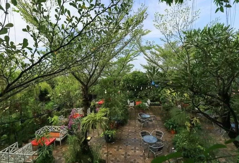 پانسیون Labuana Homestay & Cafe Garden