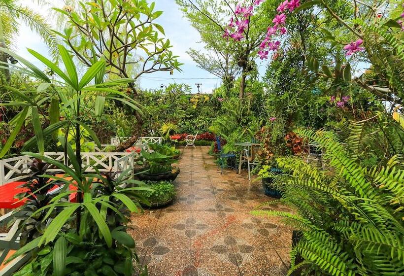 פנסיון Labuana Homestay & Cafe Garden