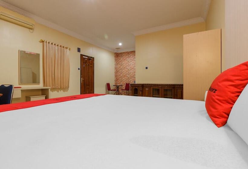 بنسيون Reddoorz Plus Near Pantai Malalayang Manado