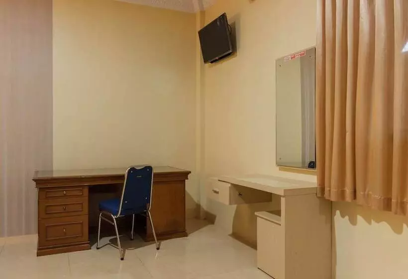 ペンション Reddoorz Plus Near Pantai Malalayang Manado