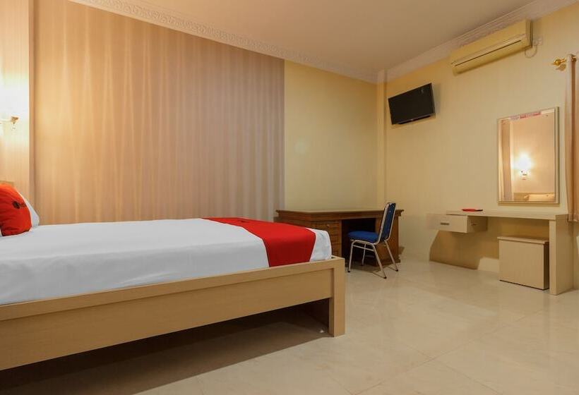 بنسيون Reddoorz Plus Near Pantai Malalayang Manado