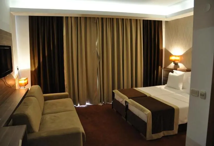 فندق Danubia Park