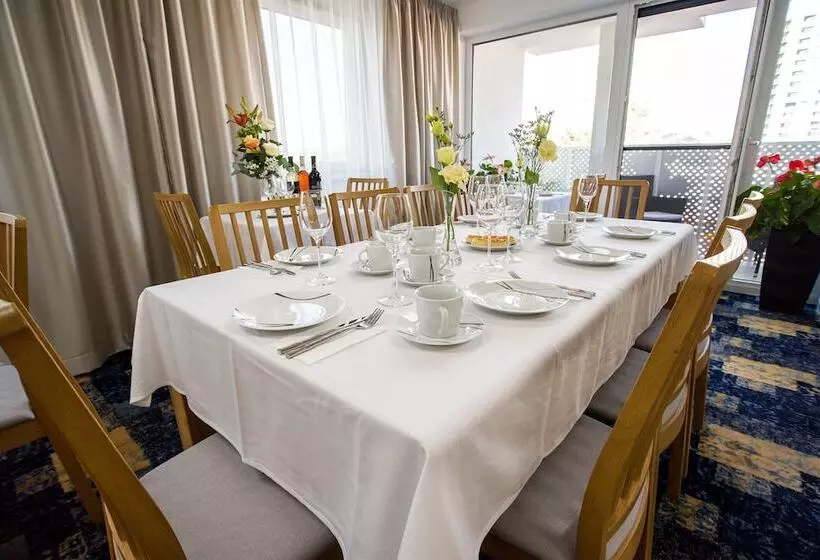 تختخواب و صبحانه More Than Accommodation