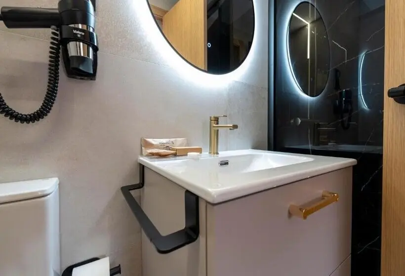 هتل Negresco Plaza Mayor