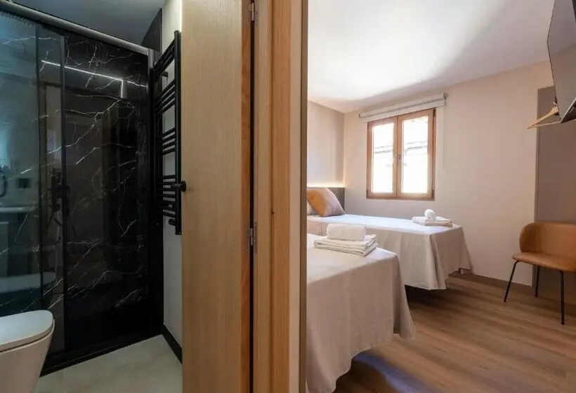 هتل Negresco Plaza Mayor