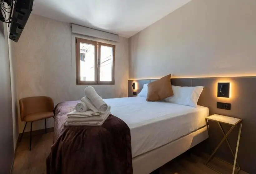 هتل Negresco Plaza Mayor